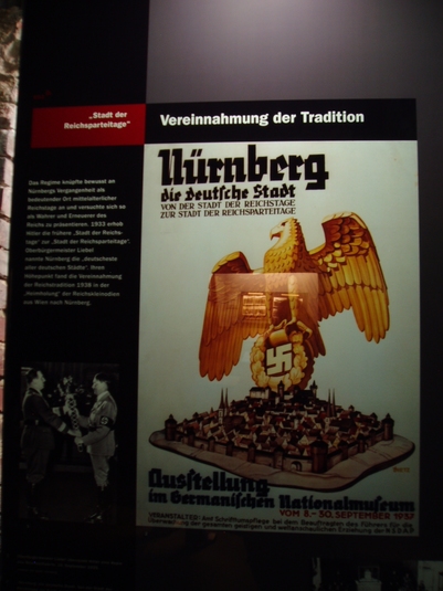 Plakat "Ausstellung im Germanischen Nationalmuseum" 1937: "Nürnberg - die deutsche Stadt. Von der Stadt der Reichstage zur Stadt der Reichsparteitage".